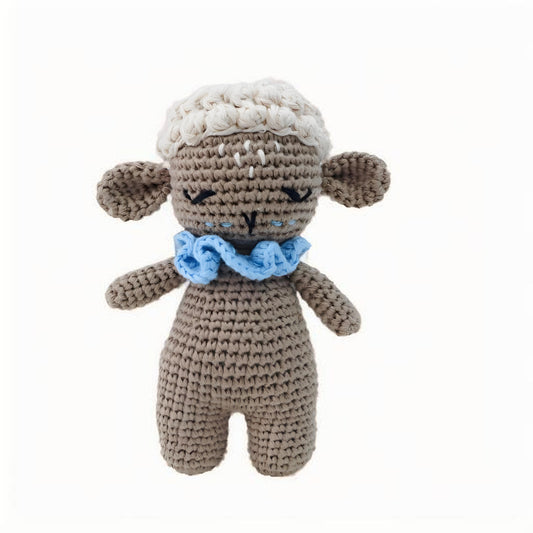 This is a gray sheep with a blue scarf, knitted entirely by hand.It does not require glue, is made of pure cotton, feels soft, is safe and environmentally friendly, and is no problem for babies to bite.