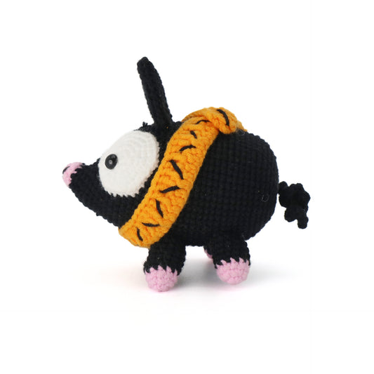Hand-hooked black pig doll with orange and yellow scarf and pink hooves.It does not require glue, is made of pure cotton, feels soft, is safe and environmentally friendly, and is no problem for babies to bite.